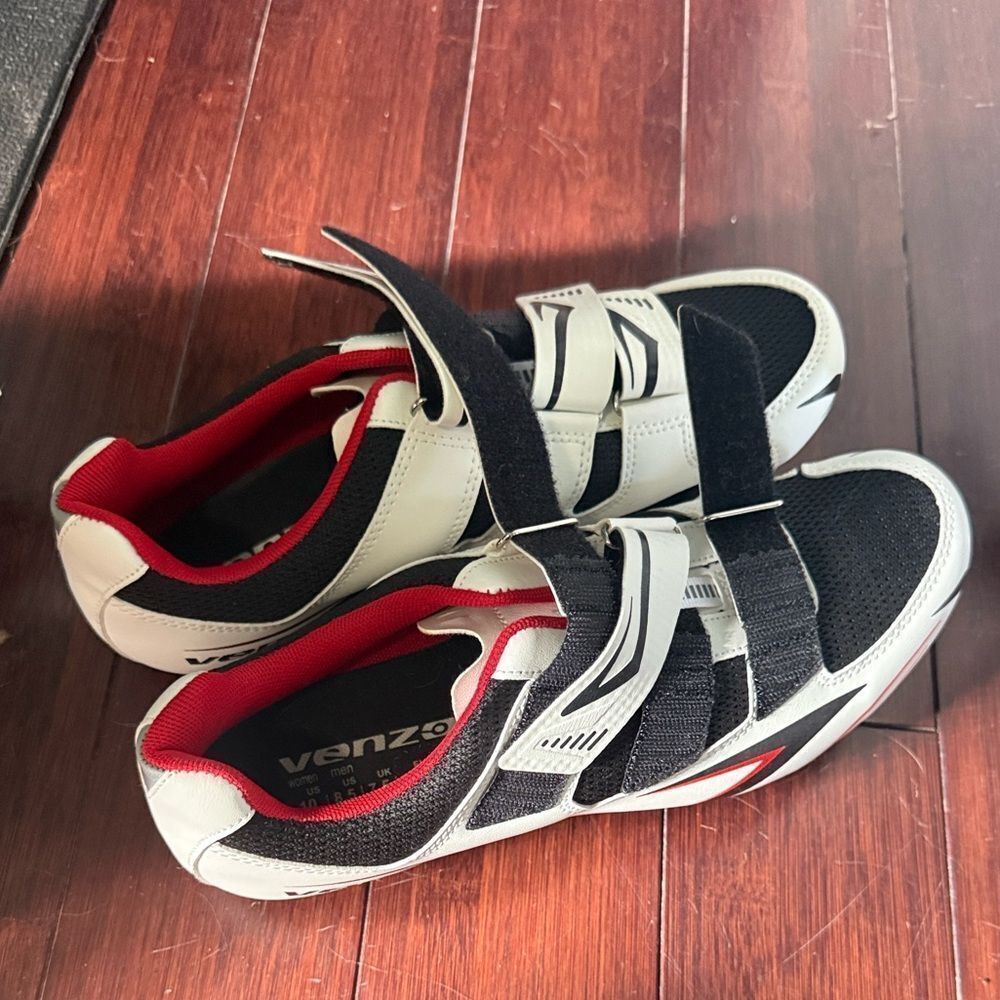 Venzo Black and White Cycling Shoes Womens 10 LIKE NEW Peloton Velcro Shoe